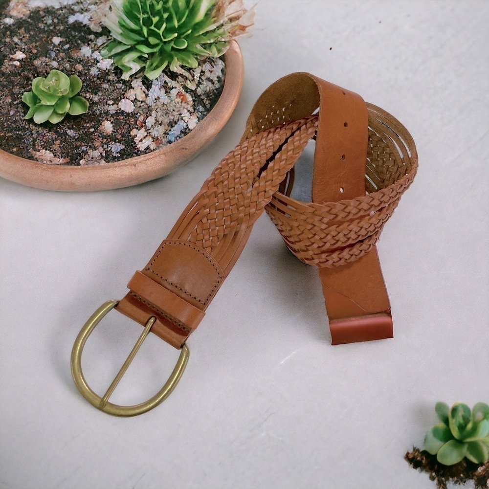 Womens Size Small/Med Brown Woven
Braided Leather Brass Buckle